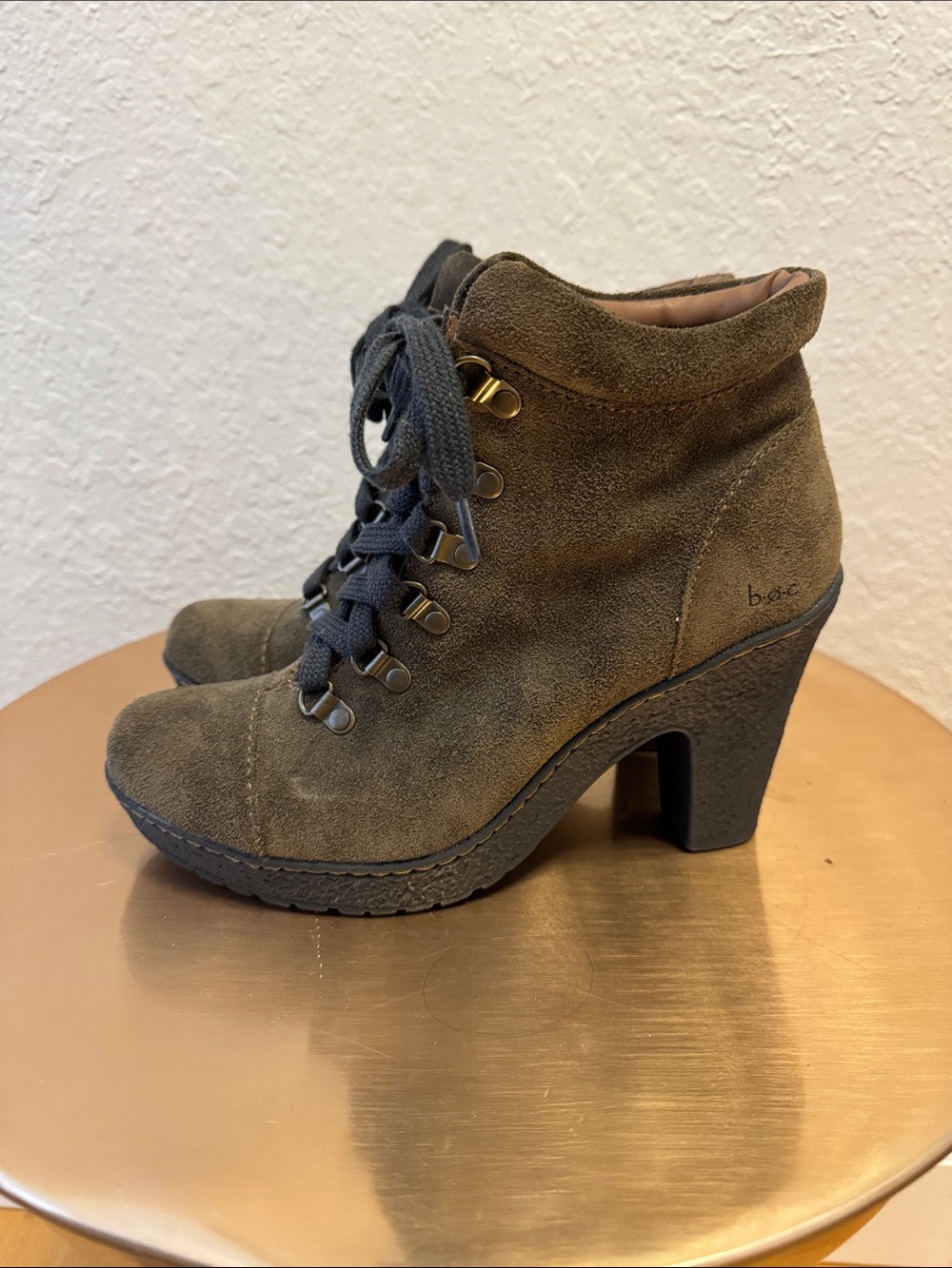BOC Born Concept Brown Suede Chunky Heel Combat Booties Size 6.5 GUC